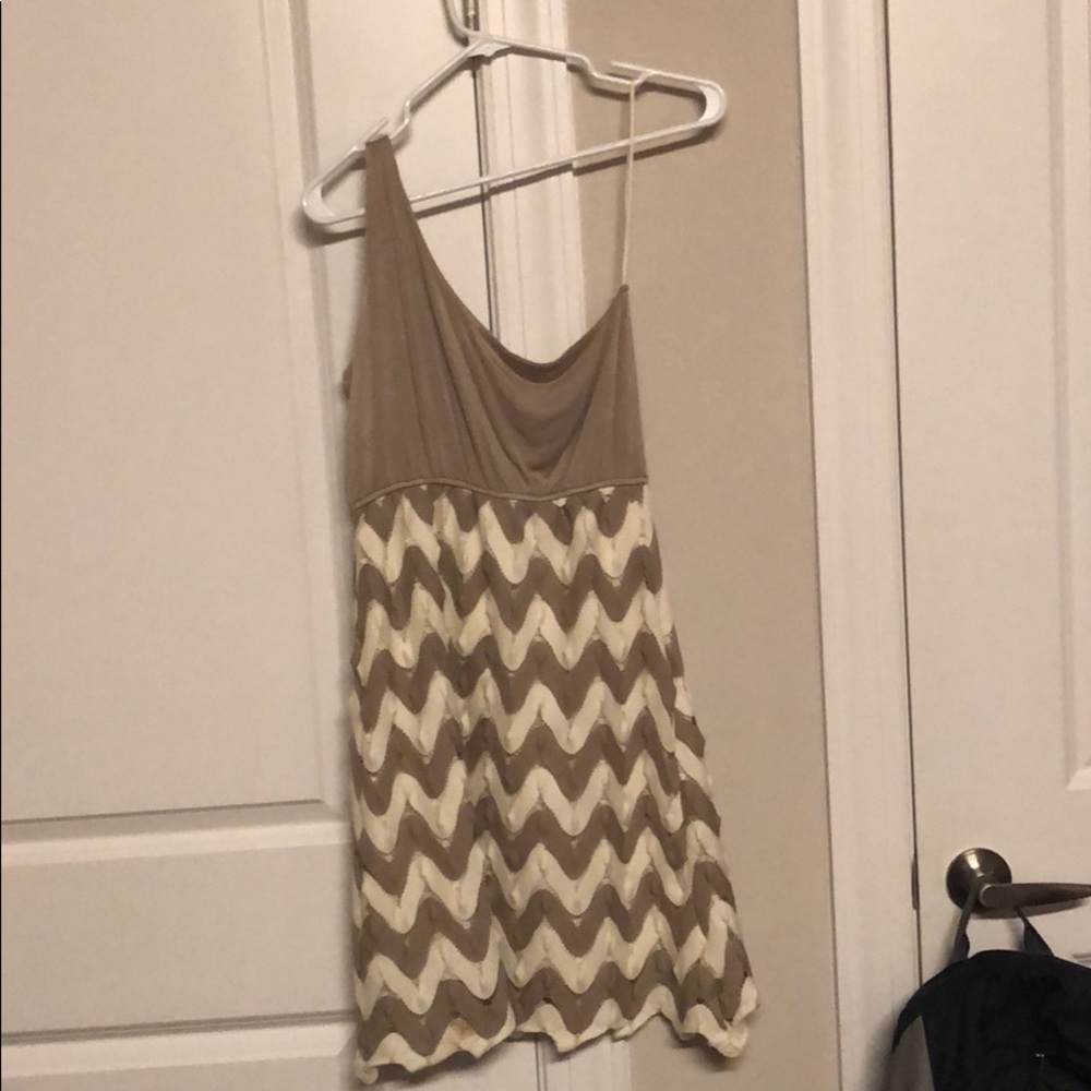 Judith March Tan and white one shoulder dress
